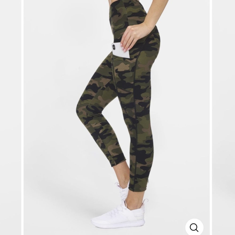High-Waisted Camo Leggings with pockets
